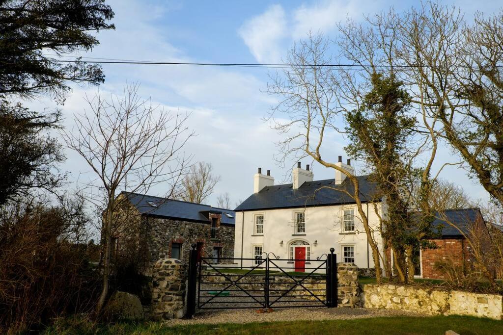 The Farmhouse At Corrstown Village Портръш Екстериор снимка